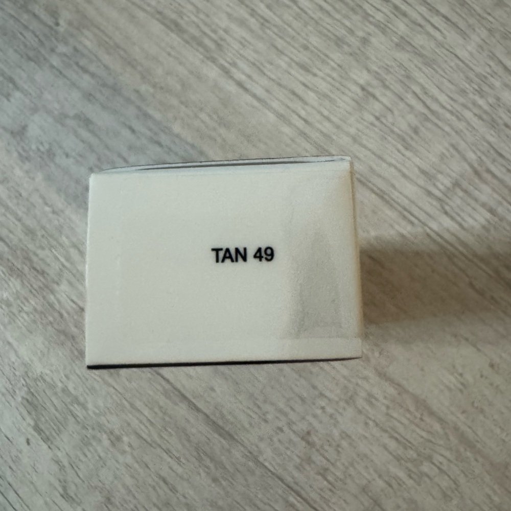 Marc Jacobs Accomplice Concealer Stick - Tan 49 - Picture 4 of 5